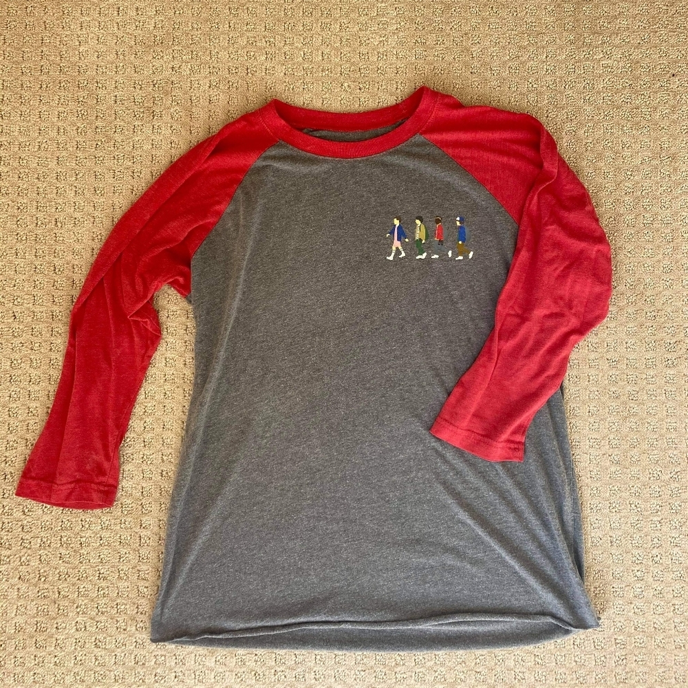 STRANGER THINGS NETFLIX T-SHIRT//LIKE NEW/SO COMFY